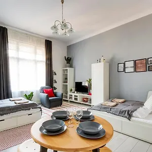 https://dfive-srhz-apartment.inbudapesthotels.com